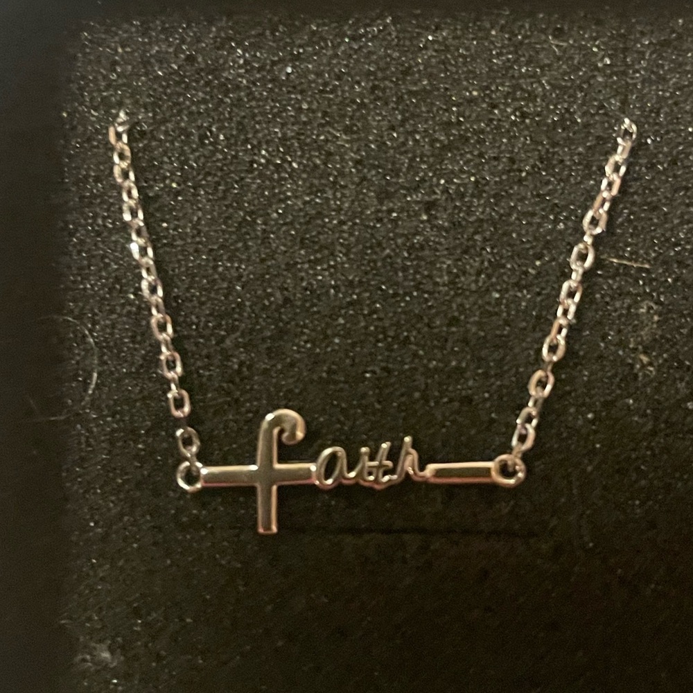 Brand New Necklace with the word Faith! Gorgeous. Excellent condition!